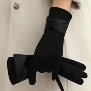 New Women's Elegant Black winter gloves. Beautiful, Warm, w/ Touch Screen Index